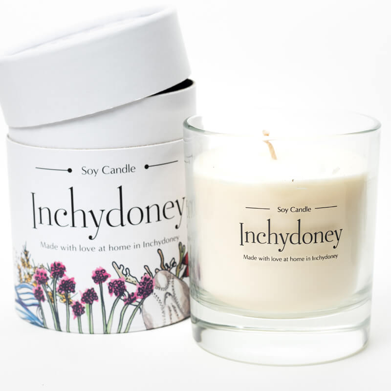 A honeysuckle scented candle made in Inchydoney using 100% soy wax and essential oils. Boxed